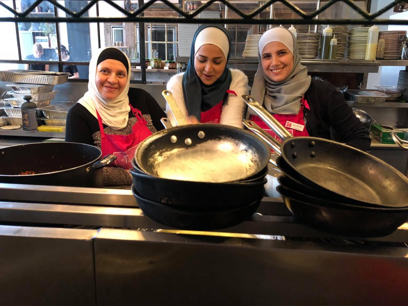 help refugees in canada 