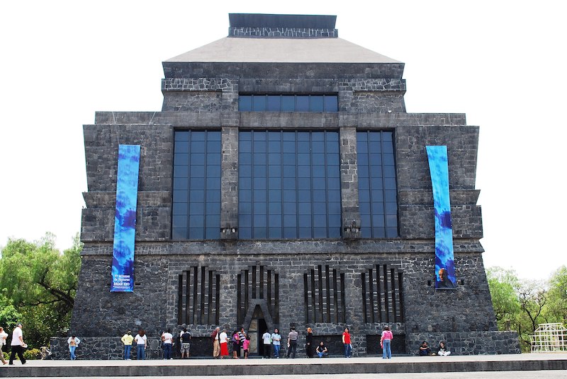 people waiting outside of the Anahuacalli Museum