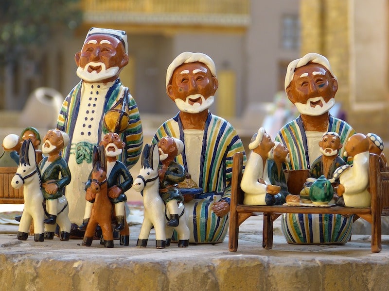 locally-made plastic-free travel souvenirs