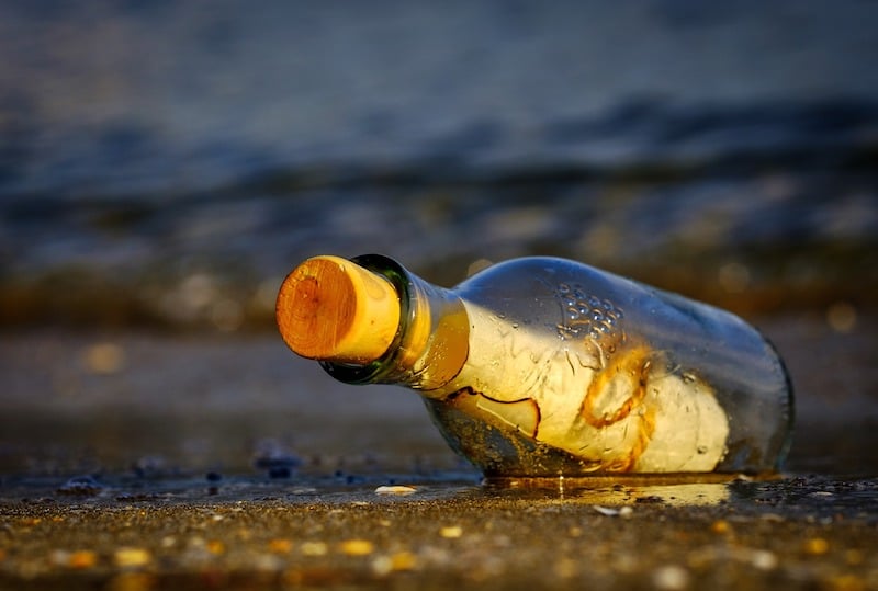 message in a bottle educating others on plastic-free travel