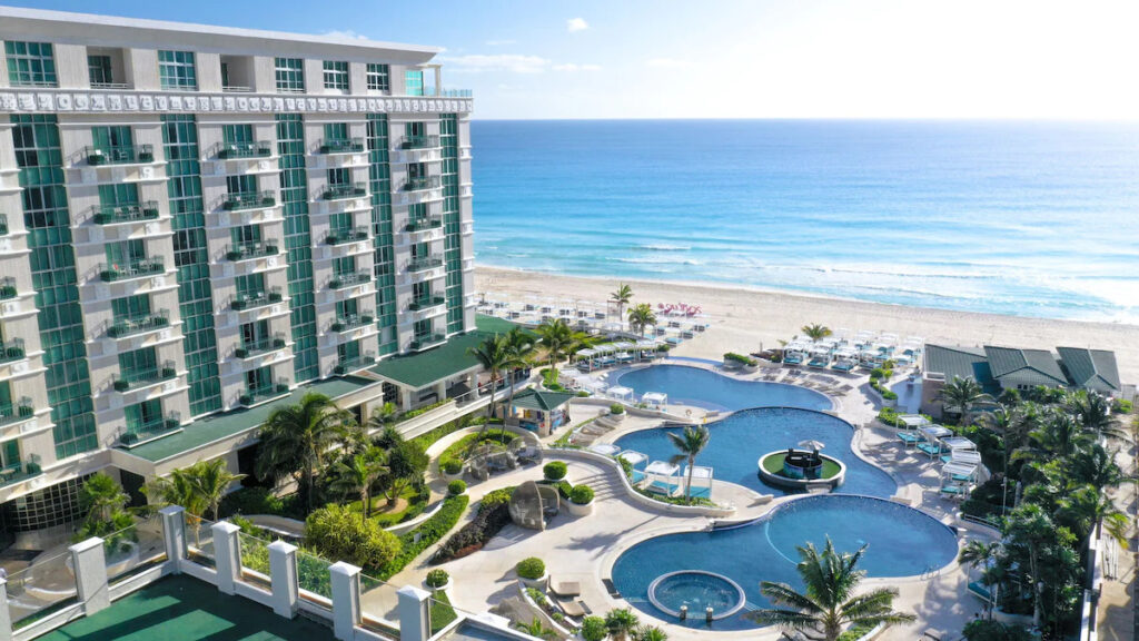pool overlooking the beach at Sandos Cancun