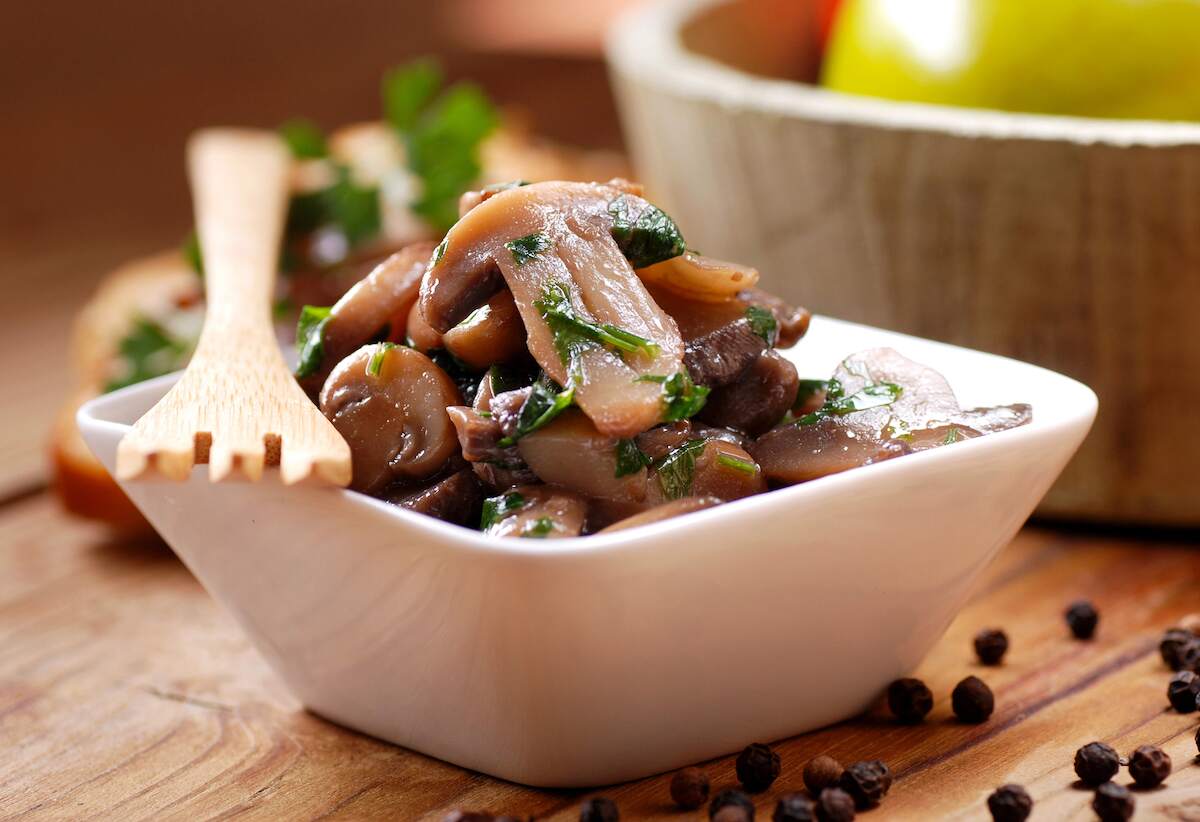 Setas al Ajillo, a Spanish vegan dish featuring sautéed mushrooms with garlic and parsley.