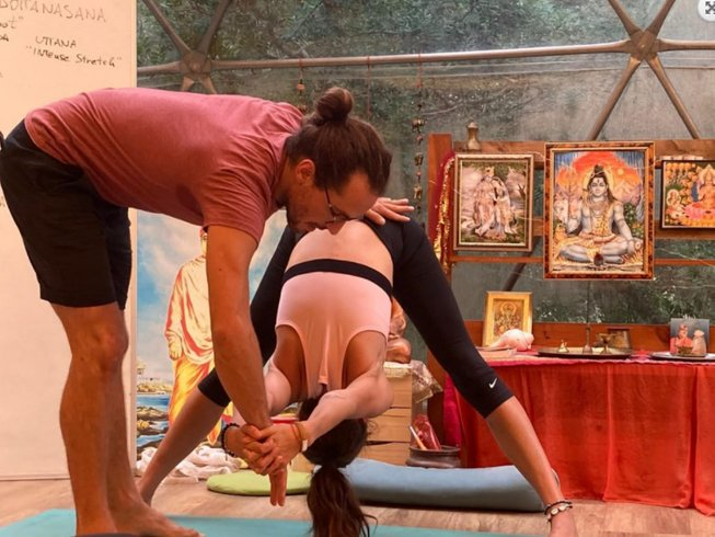 woman doing an advanced yoga teacher training in Mallorca